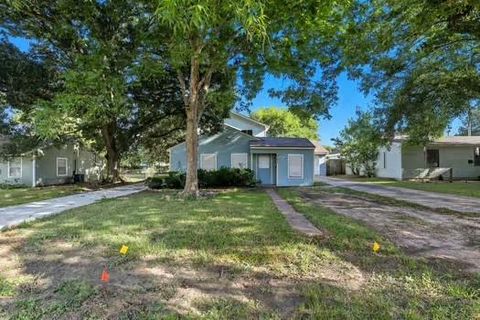 Photo of 727 Eleanor Street, La Marque, TX 77568 (MLS # 97749562)