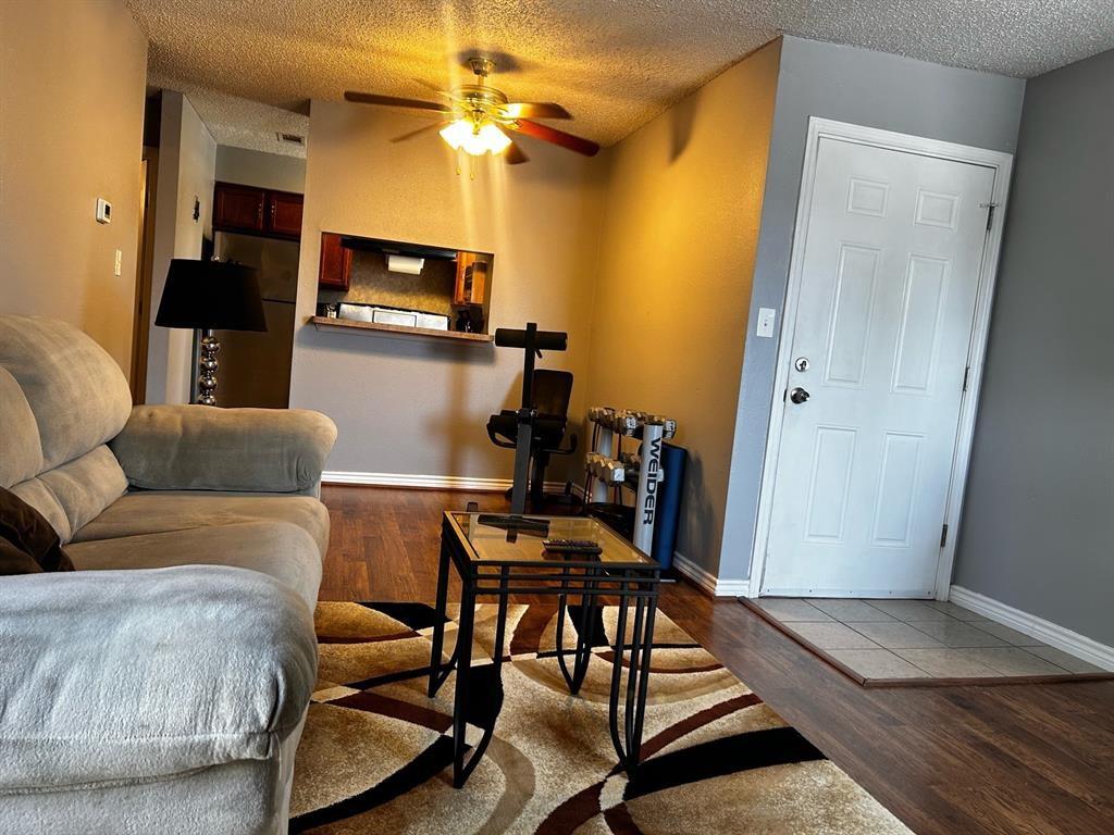 2501 Gulf Freeway 8A