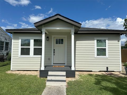 Photo of 1109 13th Street, Galena Park, TX 77547 (MLS # 8256227)