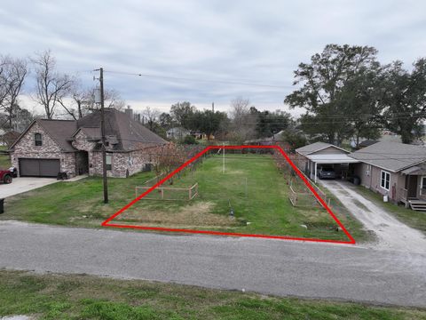 Vacant Land For Sale - 421 Avenue E<br/> Port Neches, TX 77612