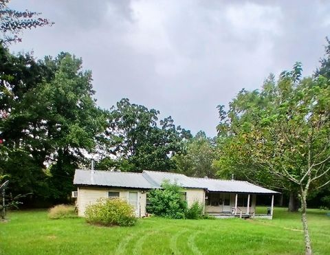 Photo of 695 County Road 3350, Crockett, TX 75835 (MLS # 20895347) Photo of 695 County Road 3350, Crockett, TX 75835 (MLS # 20895347)