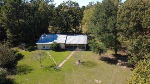 Photo of 695 County Road 3350, Crockett, TX 75835 (MLS # 20895347)