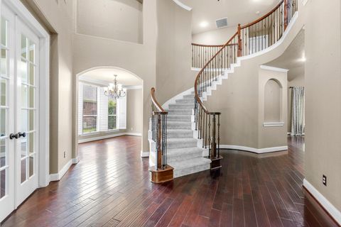 Homes For Sale - 95 W Hullwood Circle<br/> Harris County, The Woodlands, TX 77389