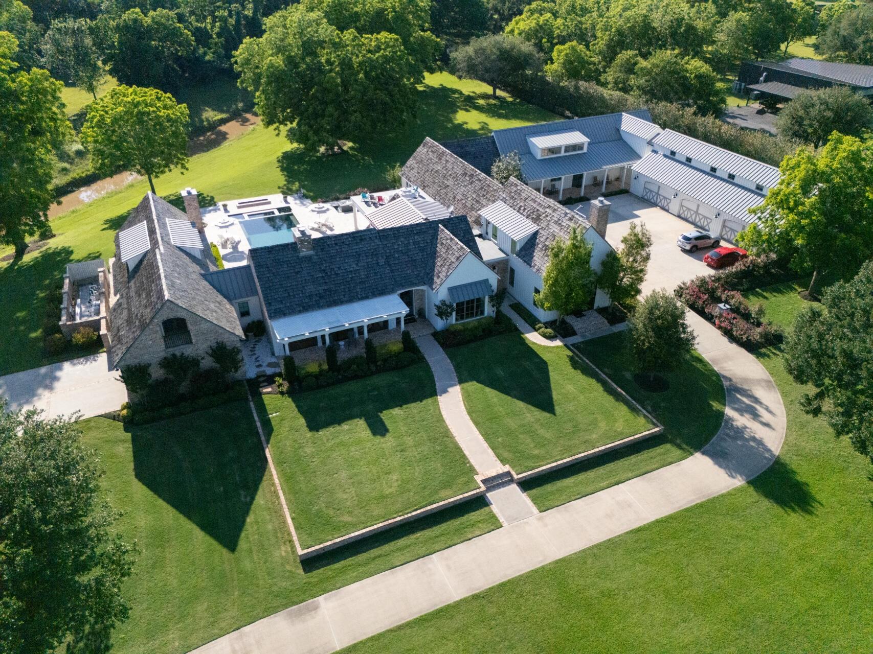 5233 James Lane