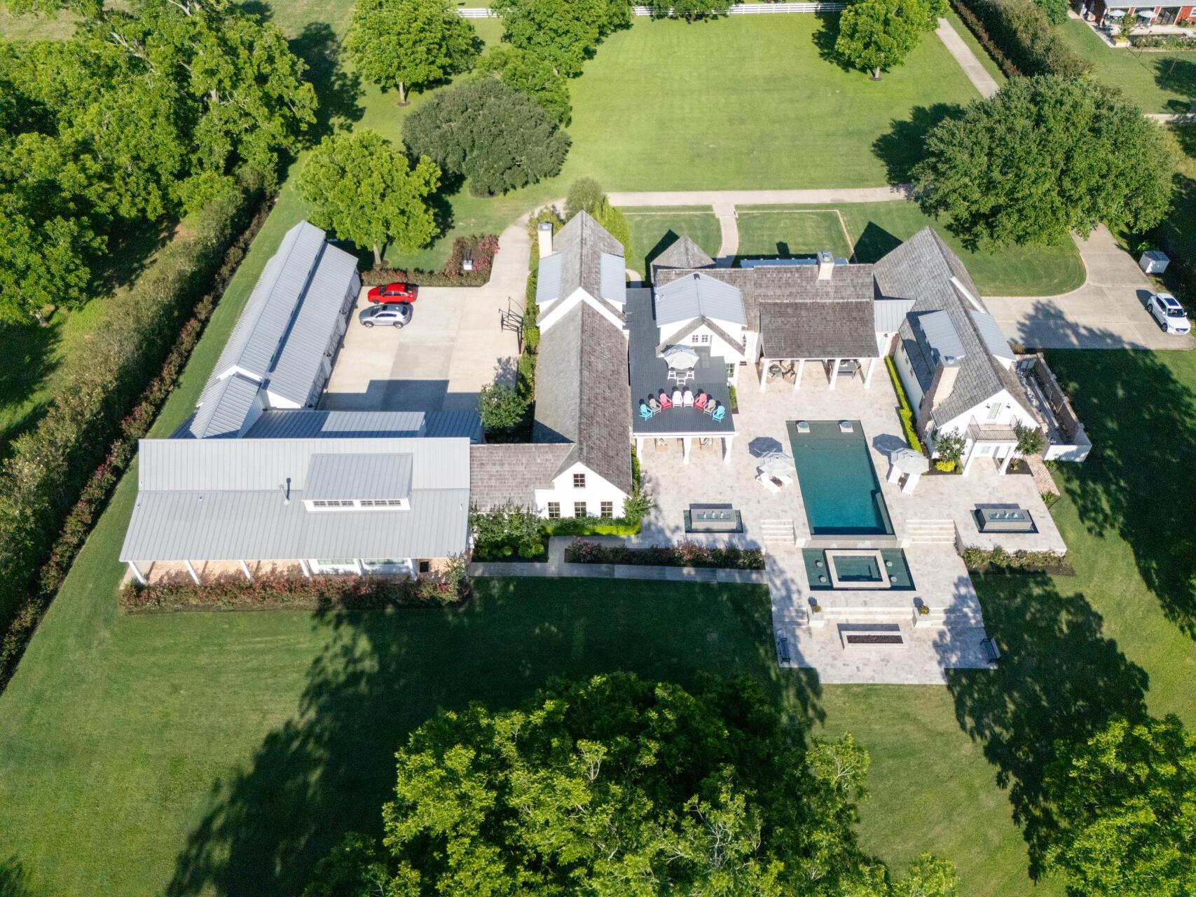5233 James Lane
