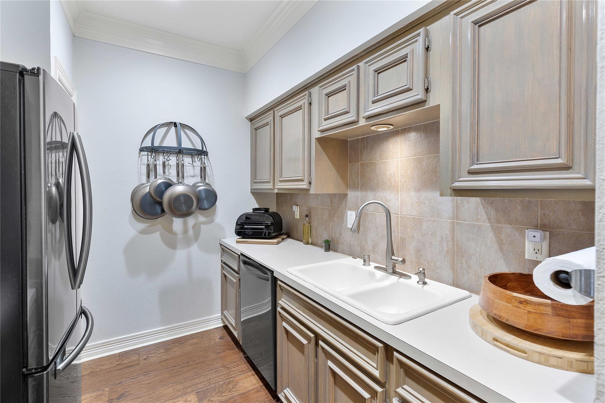 4001 Tanglewilde Street 1103