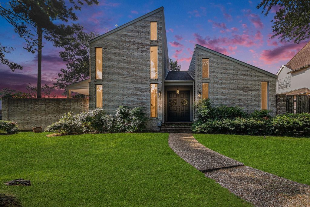 Photo of 4334 Lake Grove Drive, Seabrook, TX 77586 (MLS # 54016107)