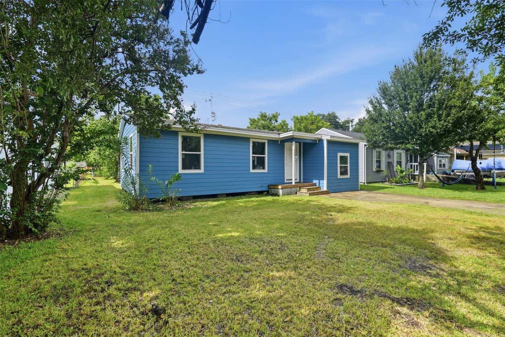 Photo of 225 19th Avenue N, Texas City, TX 77590 (MLS # 46652049)