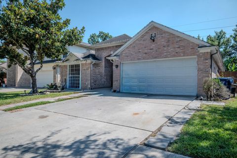 Photo of 1411 Clear Valley Drive, Houston, TX 77014 (MLS # 38271339)
