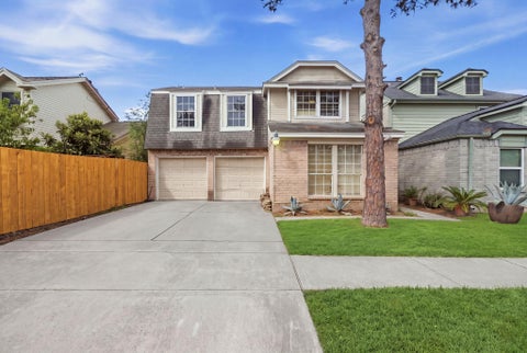 Photo of 6438 Chatham Island Lane, Houston, TX 77035 (MLS # 68250986)