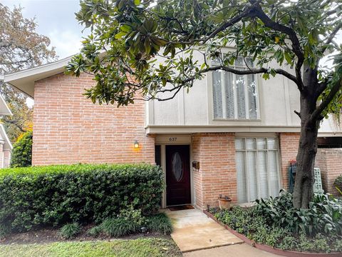 Photo of 637 S Ripple Creek Drive #637, Houston, TX 77057 (MLS # 19237107)