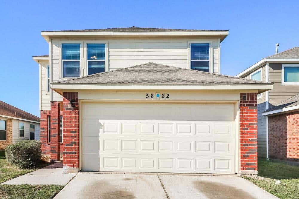 Photo of 5622 Coastal Way, Houston, TX 77085 (MLS # 93634742)