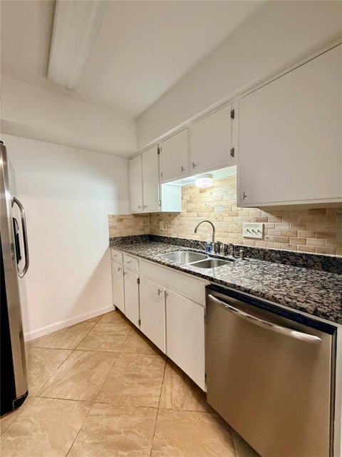Tiny photo for 4643 Wild Indigo Street #399, Houston, TX 77027 (MLS # 89285074)