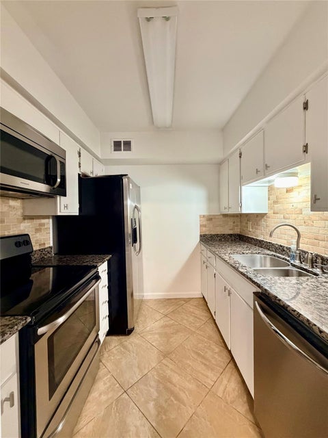 Tiny photo for 4643 Wild Indigo Street #399, Houston, TX 77027 (MLS # 89285074)