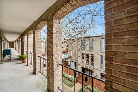 Tiny photo for 4643 Wild Indigo Street #399, Houston, TX 77027 (MLS # 89285074)