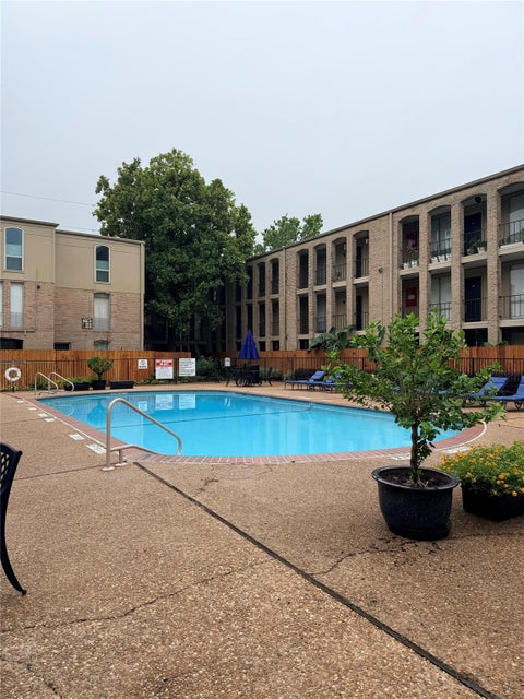 Tiny photo for 4643 Wild Indigo Street #399, Houston, TX 77027 (MLS # 89285074)