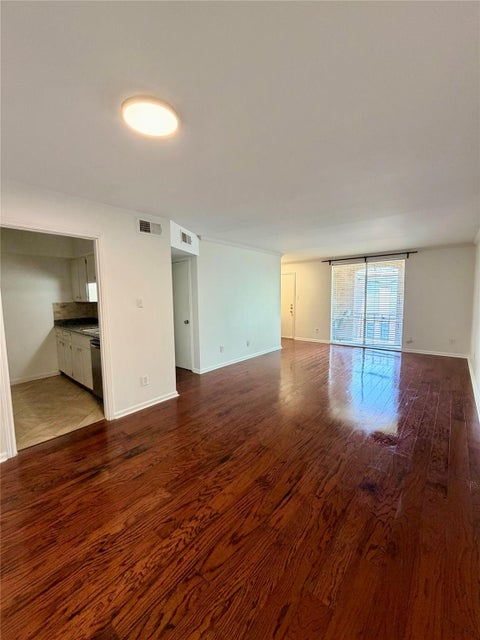 Tiny photo for 4643 Wild Indigo Street #399, Houston, TX 77027 (MLS # 89285074)