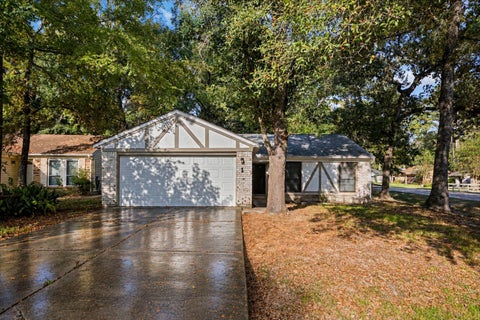 Photo of 1 E Wavy Oak Circle, The Woodlands, TX 77381 (MLS # 52245477)