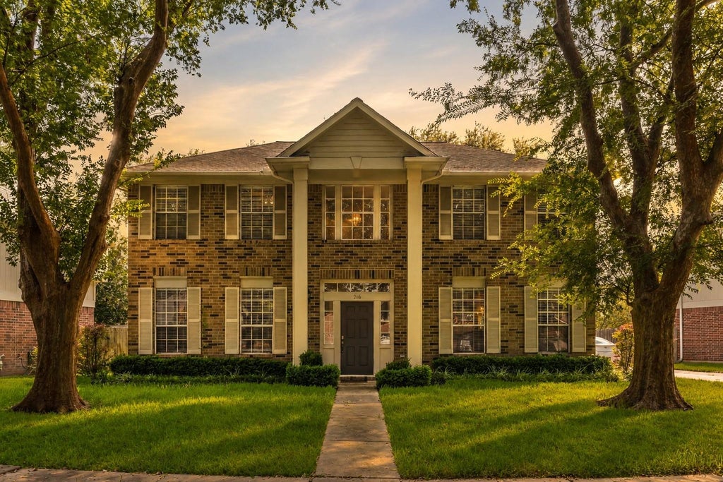 Photo of 206 Scarlet Maple Drive, Sugar Land, TX 77479 (MLS # 12123823)