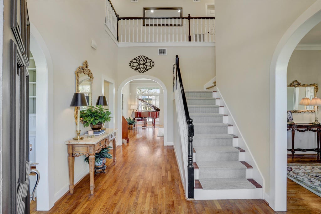 Photo of 51 Dartmoor Court, Sugar Land, TX 77479 (MLS # 15023833)