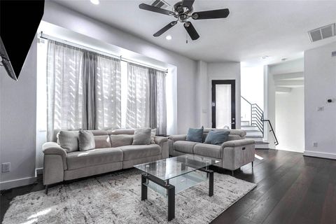 Photo of 5715 Larkin Street #D, Houston, TX 77007 (MLS # 37161523)