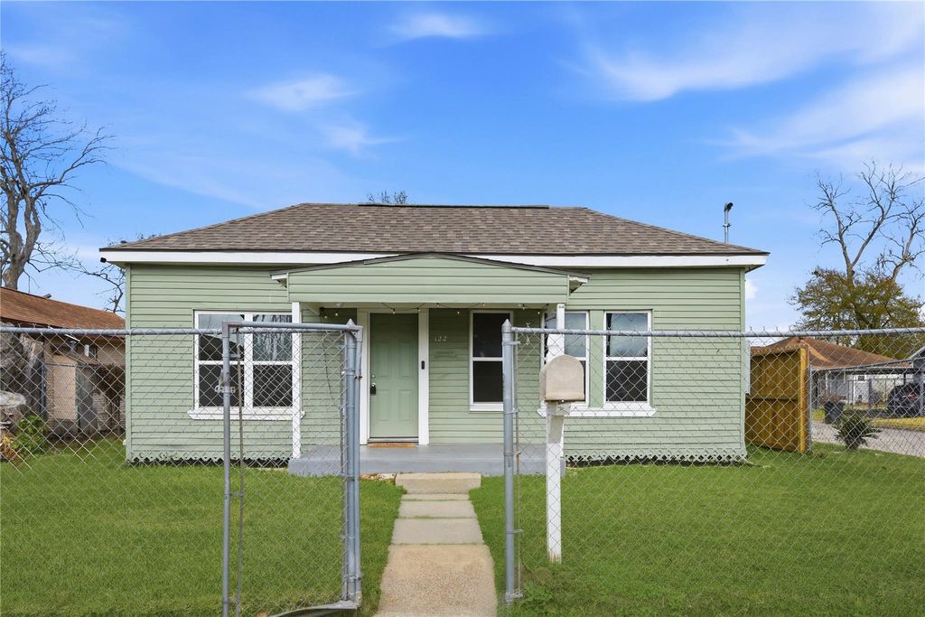 Photo of 122 E James Street, Baytown, TX 77520 (MLS # 76133991)