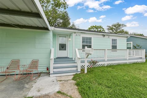 Photo of 228 16th Avenue N, Texas City, TX 77590 (MLS # 49787202)