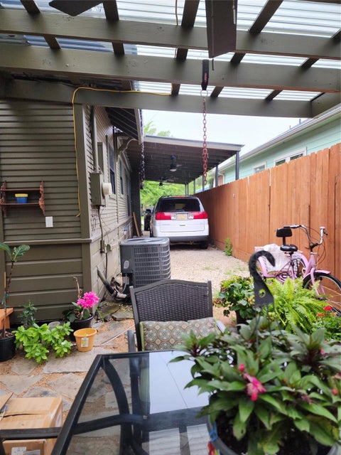 Photo of 606 Vincent Street, Houston, TX 77009 (MLS # 12480754)