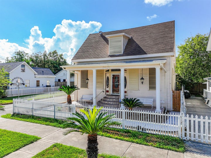 Photo 1 of 33 — 3401 Avenue N, Galveston, TX 77550