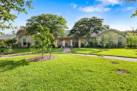 Photo of 1026 Rose Circle, College Station, TX 77840 (MLS # 16982486)