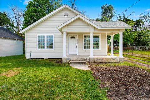 Photo of 2612 Deams Street, Houston, TX 77093 (MLS # 46611987)