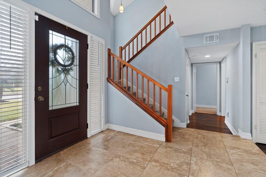 Photo of 2019 Braesmeadow Lane, Sugar Land, TX 77479 (MLS # 21527042)