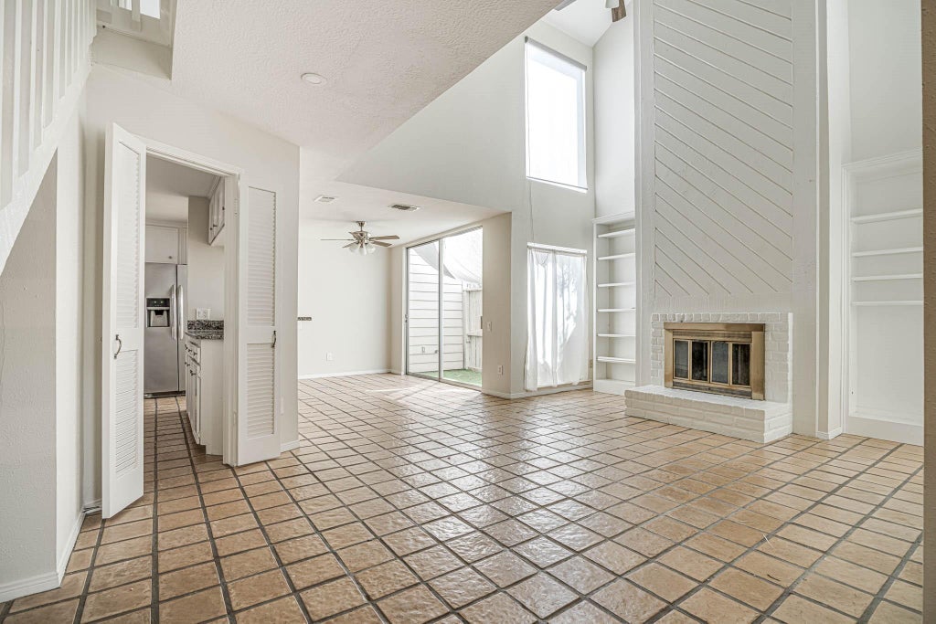 Photo of 800 Country Place Drive #1301, Houston, TX 77079 (MLS # 25721138)
