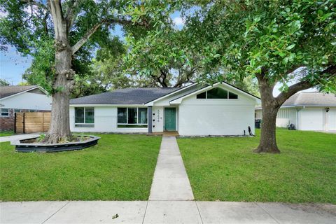 Photo of 5226 Kinglet Street, Houston, TX 77035 (MLS # 29057227)