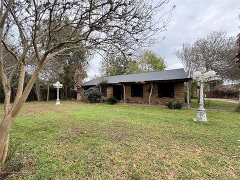 Photo of 106 Hillside Drive, Liberty, TX 77575 (MLS # 61709979)