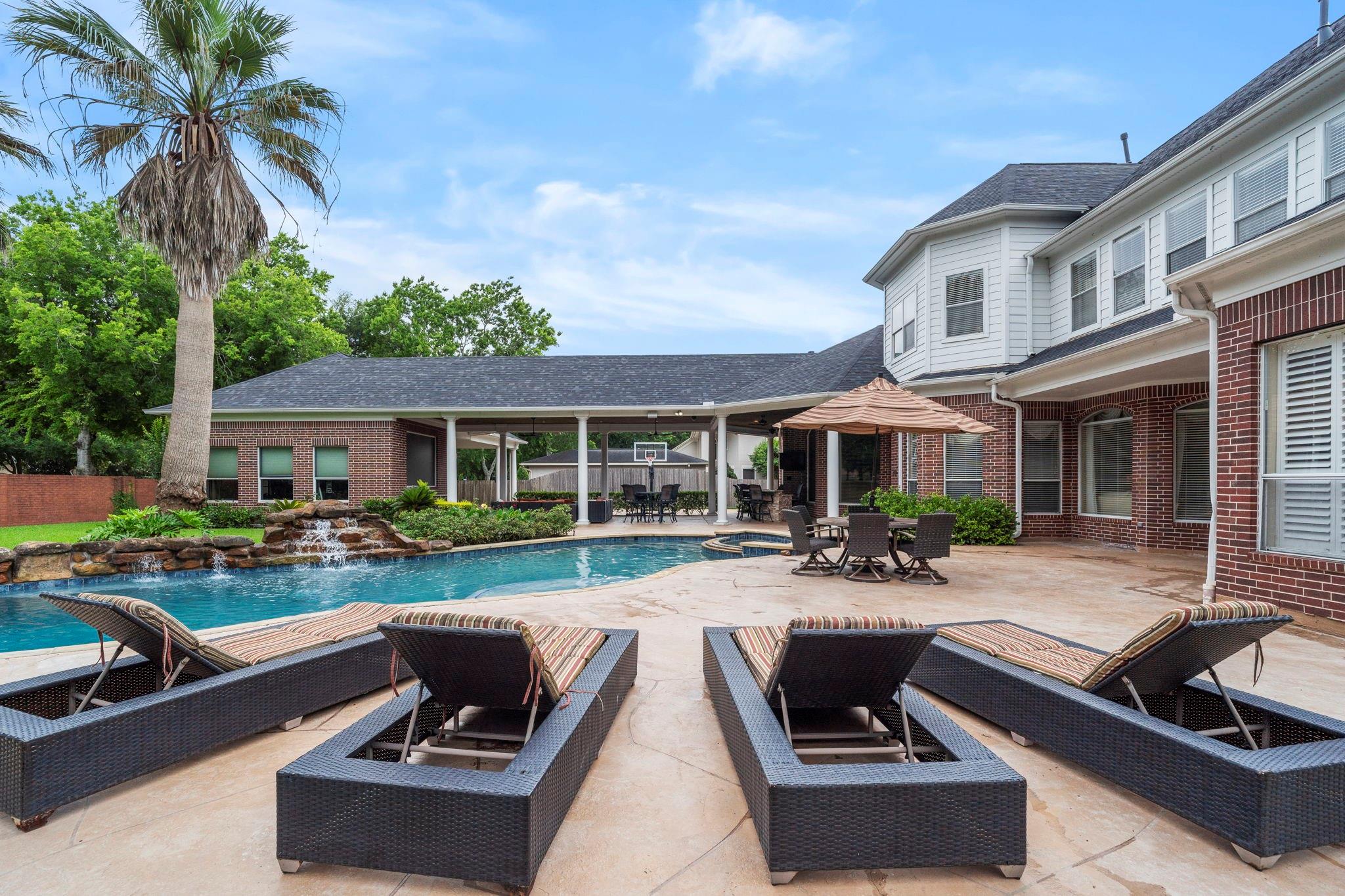 Sugar Land, Texas, 77479, United States, 6 Bedrooms Bedrooms, ,6 BathroomsBathrooms,Residential,Active,2045020