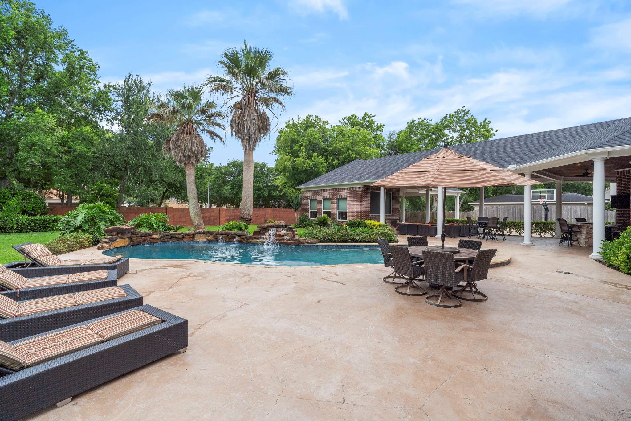 Sugar Land, Texas, 77479, United States, 6 Bedrooms Bedrooms, ,6 BathroomsBathrooms,Residential,Active,2045020