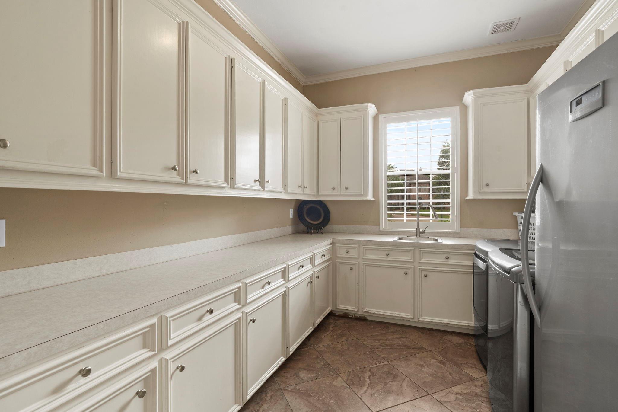 Sugar Land, Texas, 77479, United States, 6 Bedrooms Bedrooms, ,6 BathroomsBathrooms,Residential,Active,2045020
