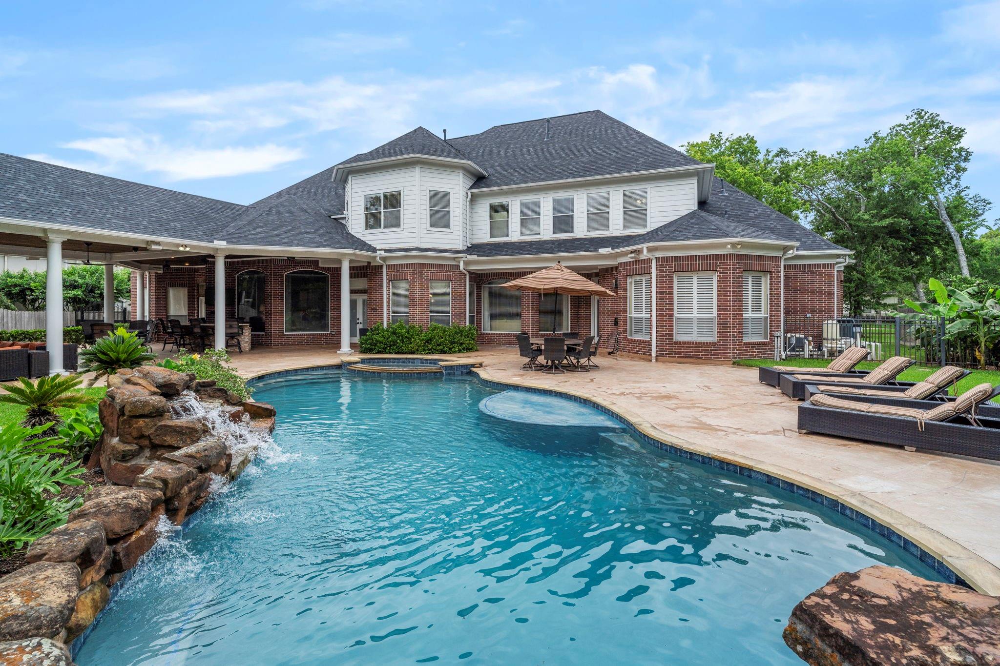 Sugar Land, Texas, 77479, United States, 6 Bedrooms Bedrooms, ,6 BathroomsBathrooms,Residential,Active,2045020