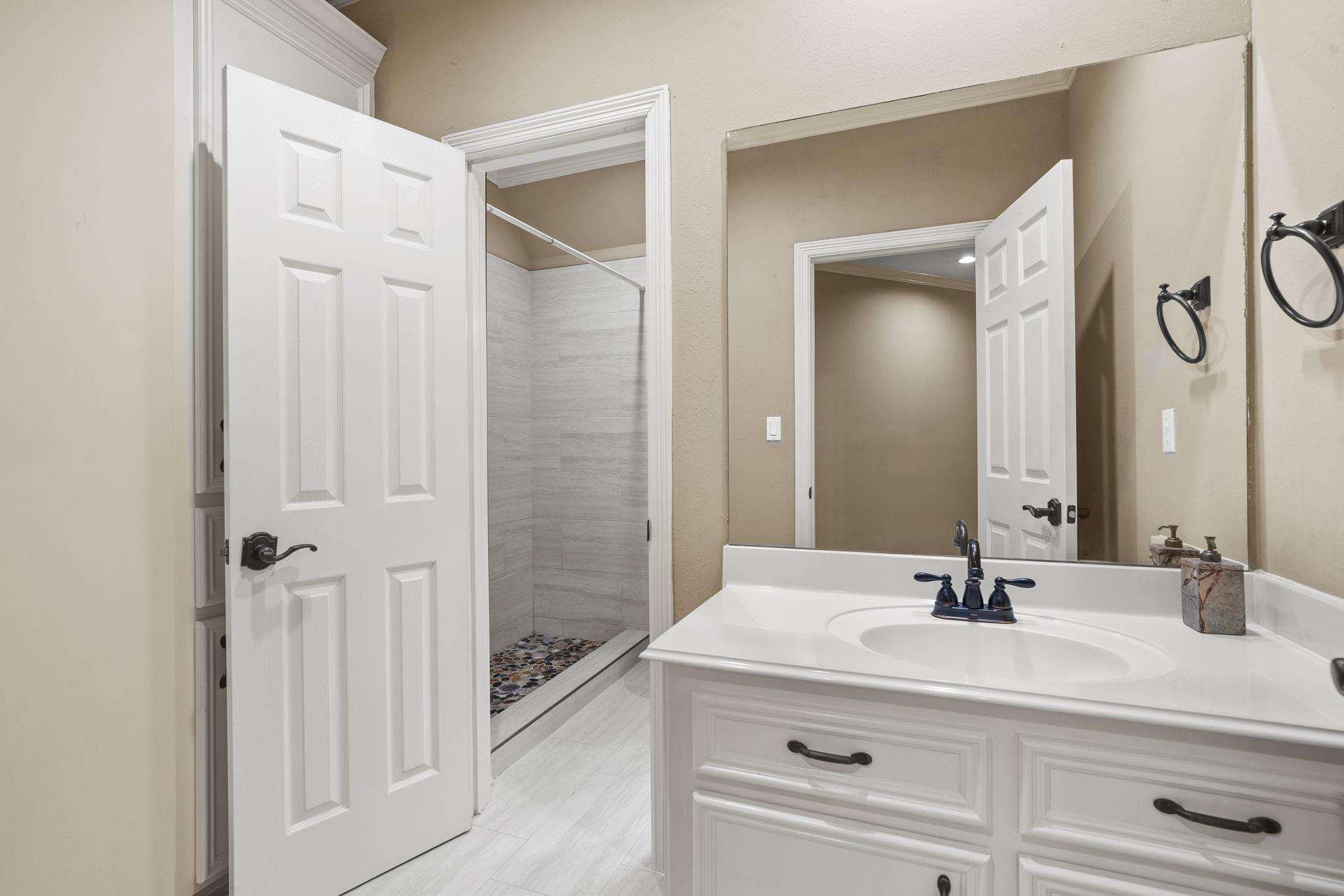 Sugar Land, Texas, 77479, United States, 6 Bedrooms Bedrooms, ,6 BathroomsBathrooms,Residential,Active,2045020