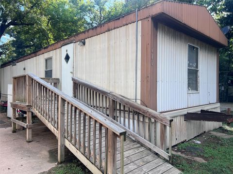 Photo of 111 W Mulberry Avenue, Wharton, TX 77488 (MLS # 45806902) Photo of 111 W Mulberry Avenue, Wharton, TX 77488 (MLS # 45806902)