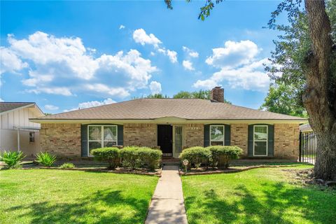 Photo of 8923 Hendon Lane, Houston, TX 77036 (MLS # 72102524)