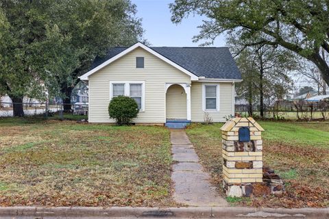 1301 Cedar Street Hearne TX 77859