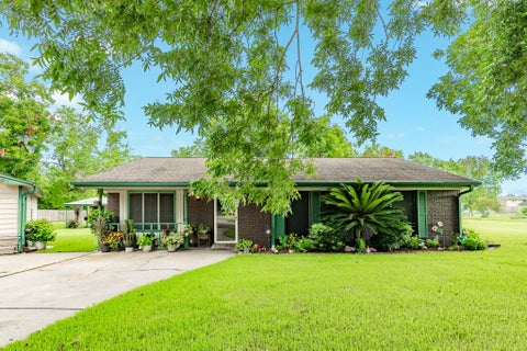 Photo of 208 Lostracco Street, Angleton, TX 77515 (MLS # 76605722)