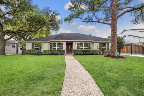 Photo of 10211 Olympia Drive, Houston, TX 77042 (MLS # 82855345) Photo of 10211 Olympia Drive, Houston, TX 77042 (MLS # 82855345)