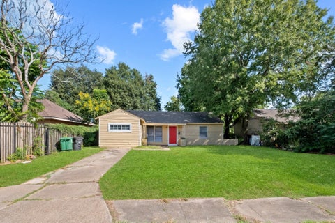 Photo of 6107 Willow Glen Drive, Houston, TX 77033 (MLS # 65518601)
