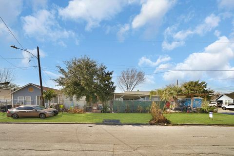 Photo of 4811 Terry Street, Houston, TX 77009 (MLS # 87729492)