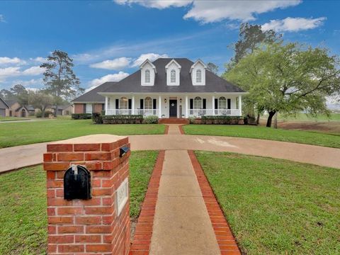 Homes For Sale - 302 Augusta Drive<br/> Angelina County, Lufkin, TX 75901