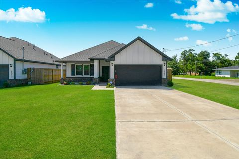 Photo of 1507 5th Street, Hempstead, TX 77445 (MLS # 20618649)