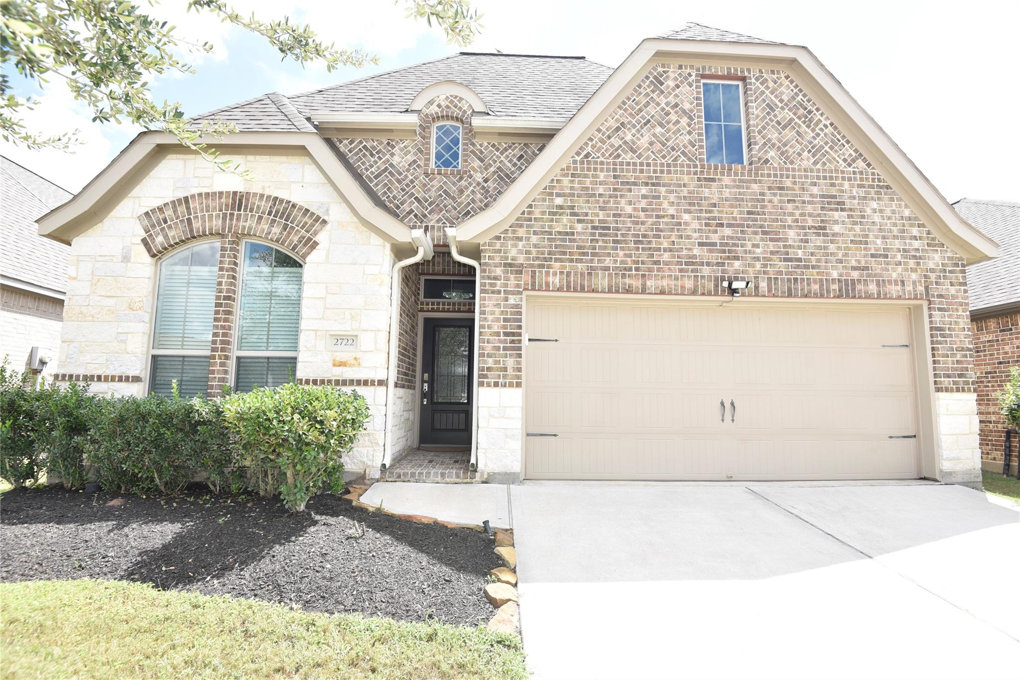 2722 Lemongrass Breeze Lane